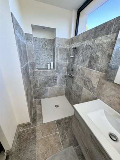 Image No.25-4 Bed House for sale