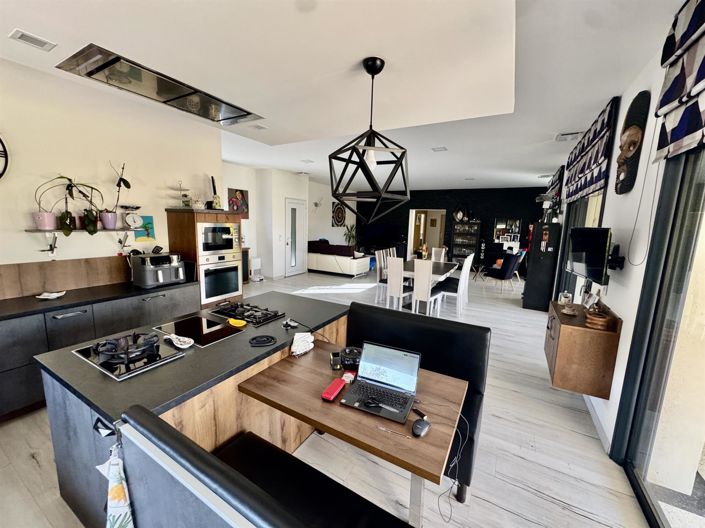 Image No.7-4 Bed House for sale