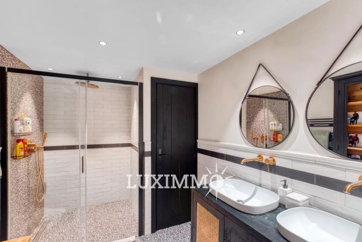 Image No.8-5 Bed House for sale