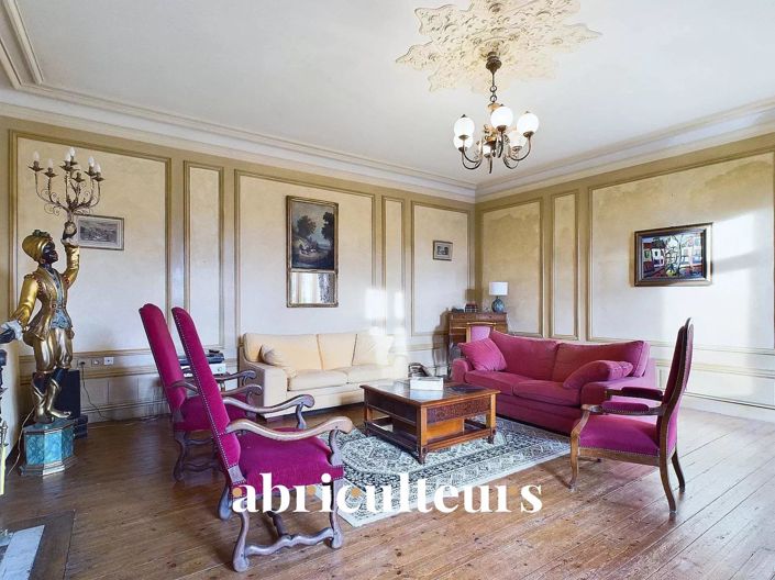 Image No.1-6 Bed House for sale