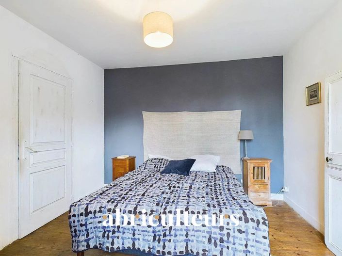 Image No.10-6 Bed House for sale