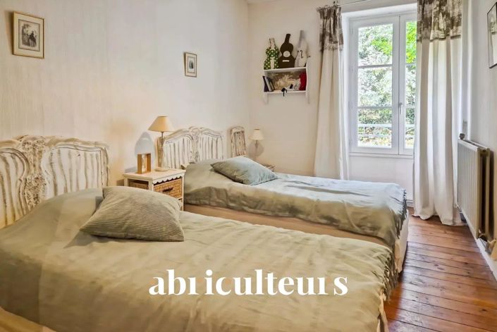 Image No.8-6 Bed House for sale