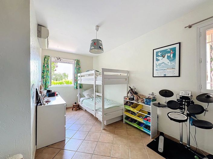 Image No.17-4 Bed House for sale