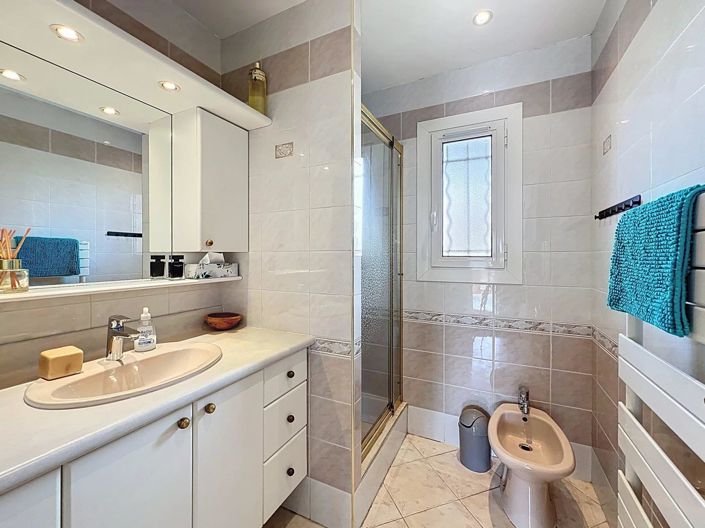 Image No.9-4 Bed House for sale