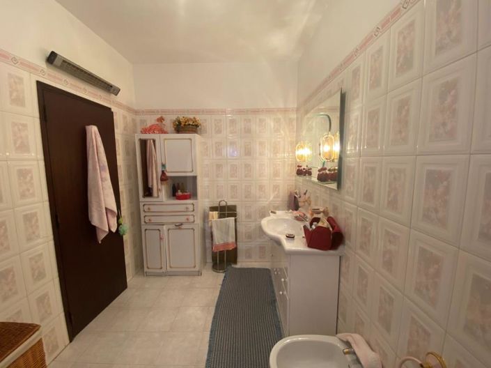 Image No.20-4 Bed House for sale