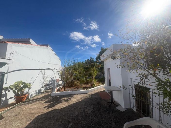 Image No.8-4 Bed House for sale