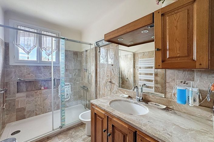 Image No.16-4 Bed House for sale