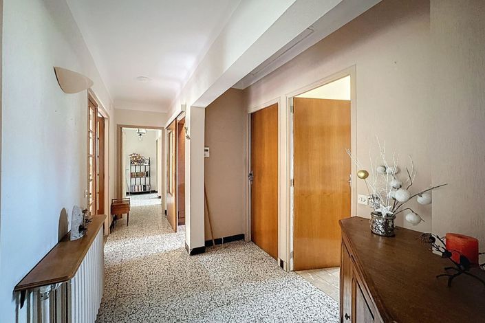 Image No.18-4 Bed House for sale