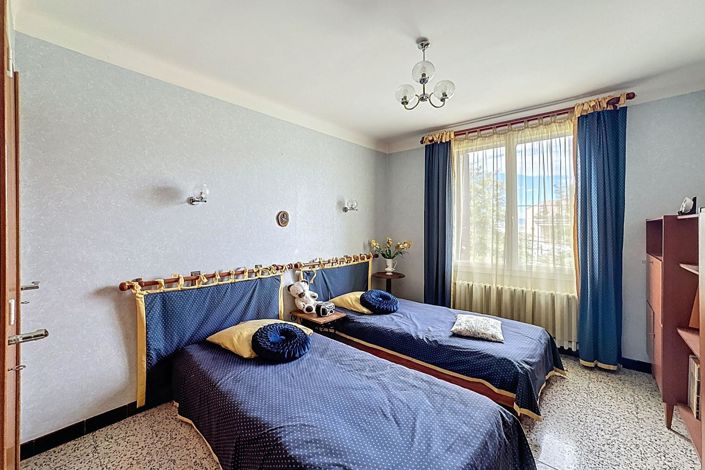 Image No.19-4 Bed House for sale