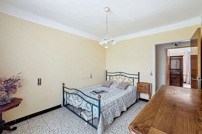 Image No.20-4 Bed House for sale