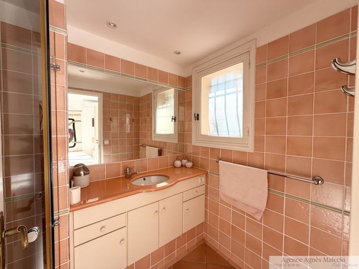 Image No.12-6 Bed House for sale