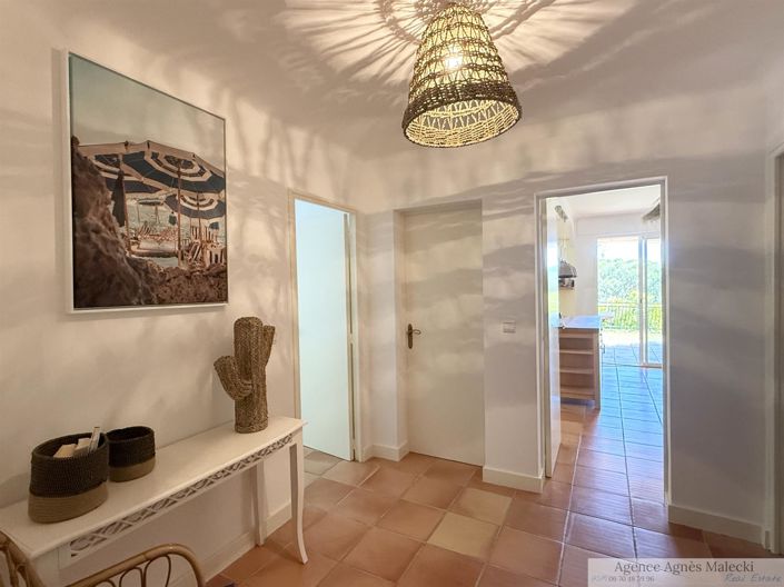 Image No.8-6 Bed House for sale