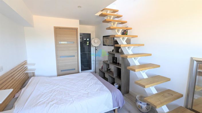 Image No.11-3 Bed House for sale