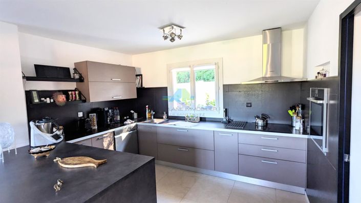 Image No.5-3 Bed House for sale