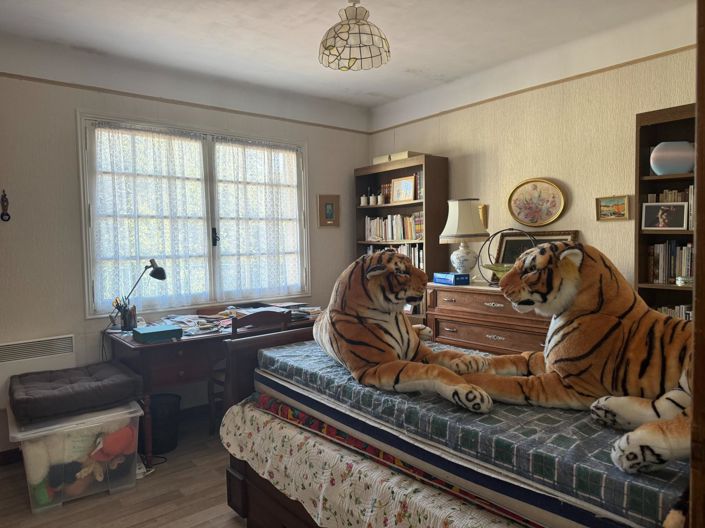 Image No.8-5 Bed House for sale