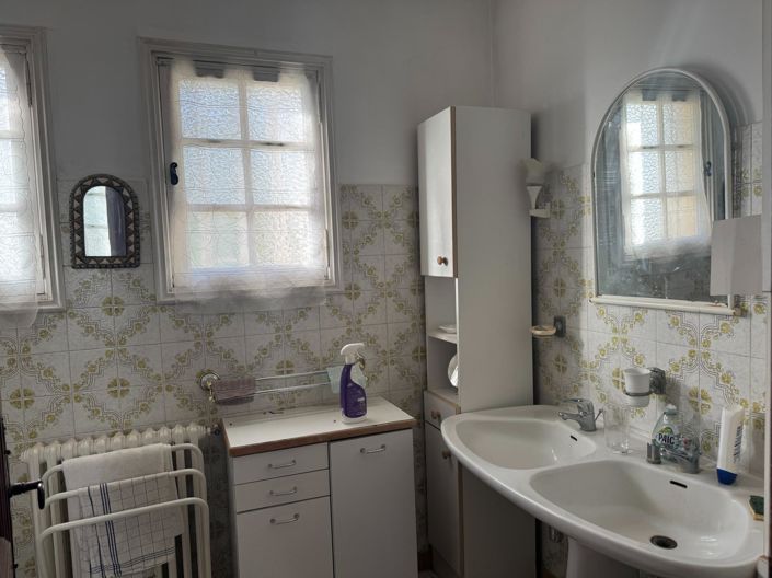 Image No.9-5 Bed House for sale