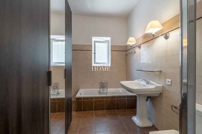 Image No.17-4 Bed House for sale