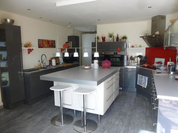 Image No.7-6 Bed House for sale