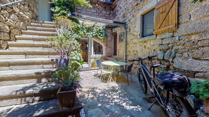 Image No.18-10 Bed House for sale