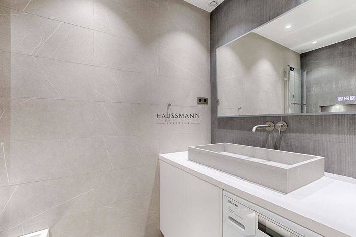 Image No.18-3 Bed Property for sale