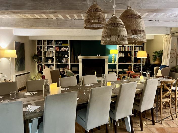 Image No.5-8 Bed House for sale