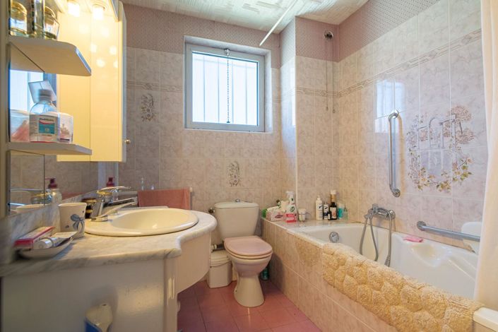 Image No.17-5 Bed House for sale