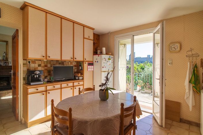 Image No.8-5 Bed House for sale