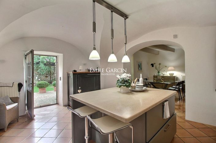 Image No.6-5 Bed House for sale