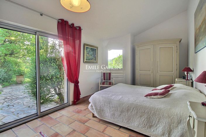 Image No.9-6 Bed House for sale