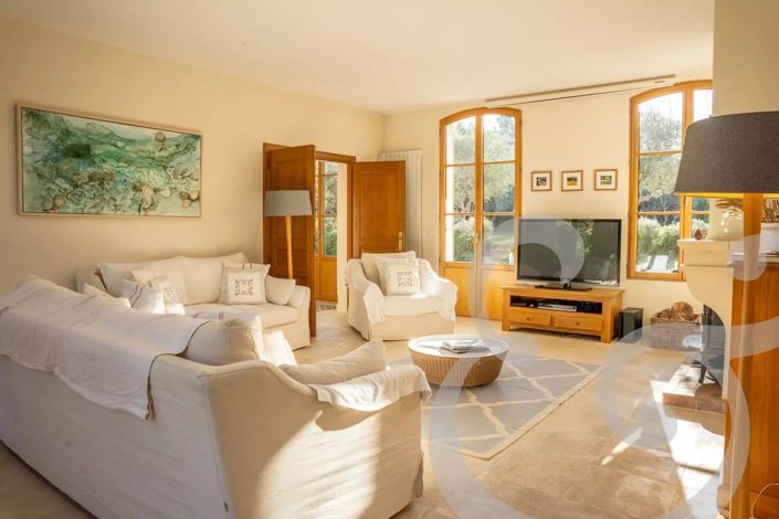 Image No.11-5 Bed House for sale