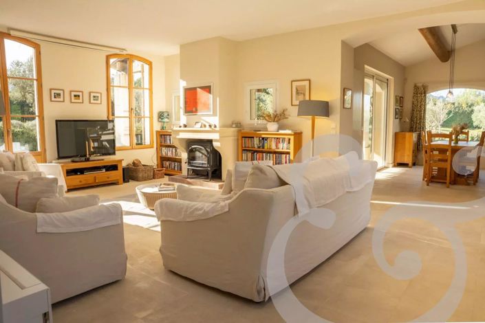 Image No.12-5 Bed House for sale