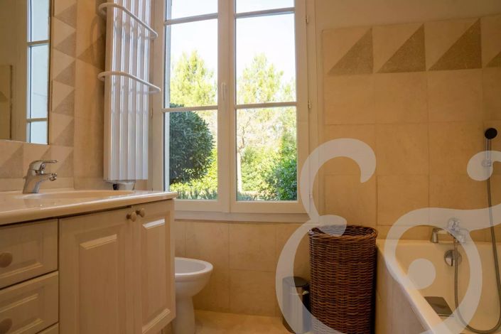 Image No.17-5 Bed House for sale