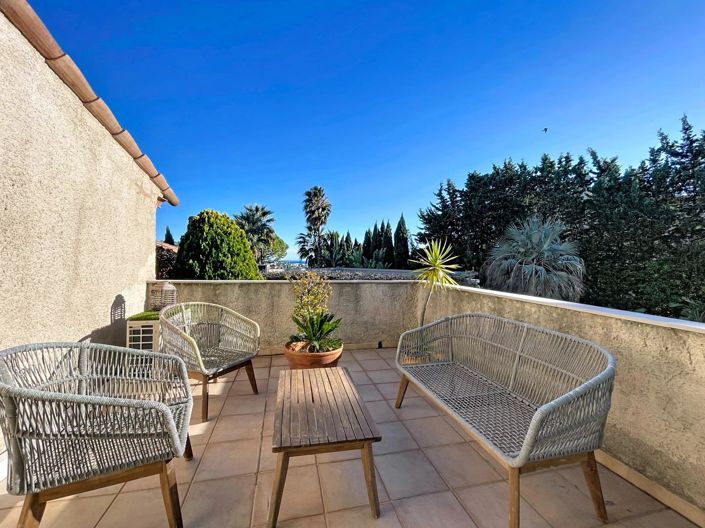 Image No.10-5 Bed House for sale