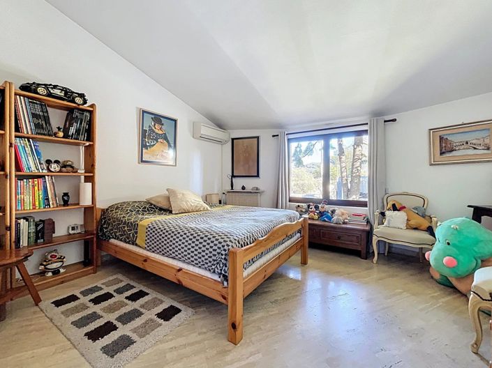 Image No.11-5 Bed House for sale