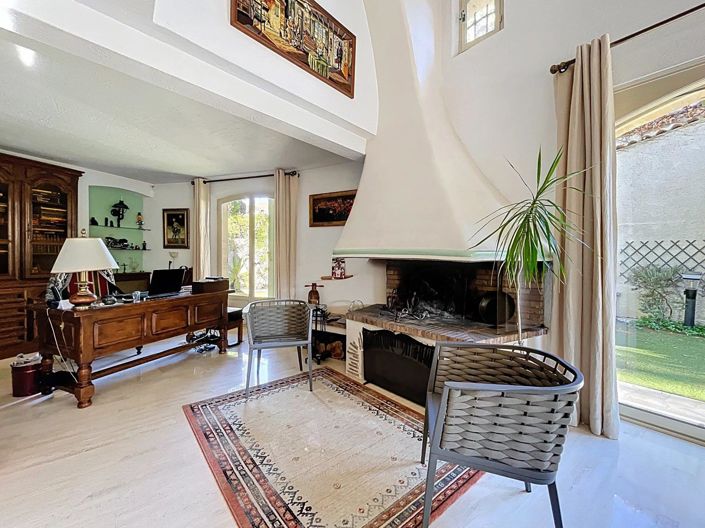 Image No.6-5 Bed House for sale