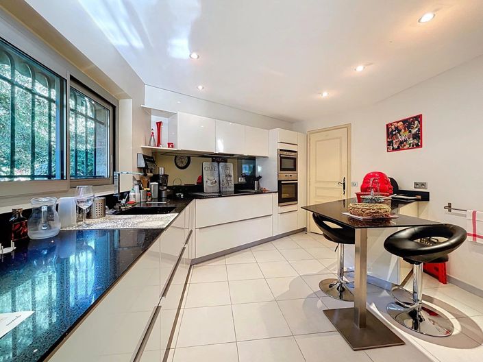 Image No.7-5 Bed House for sale