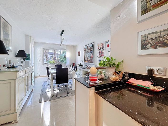 Image No.8-5 Bed House for sale