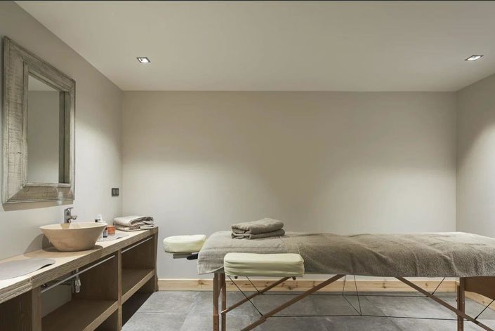 Image No.26-6 Bed House for sale