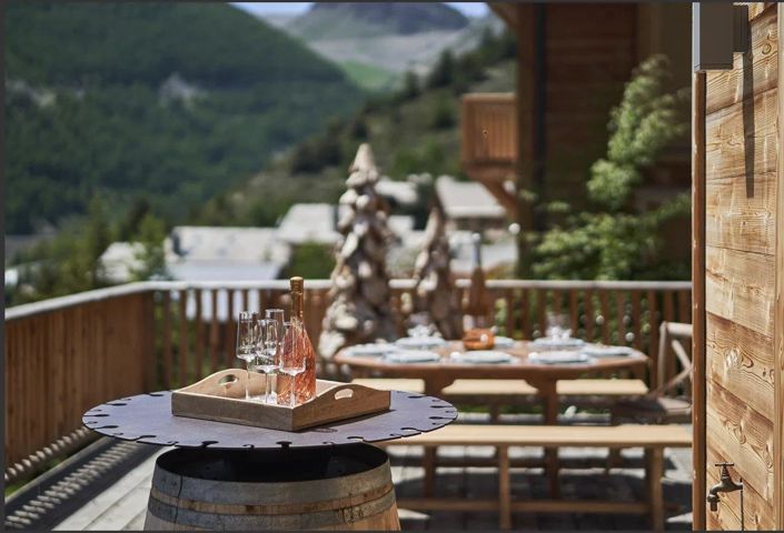 Image No.7-6 Bed House for sale