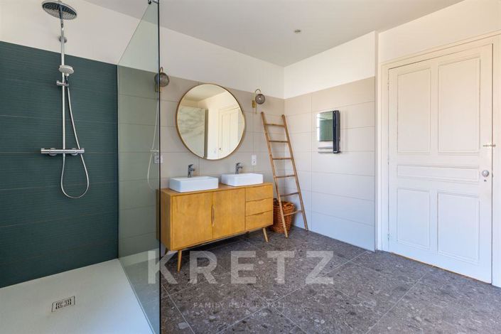 Image No.10-3 Bed House for sale