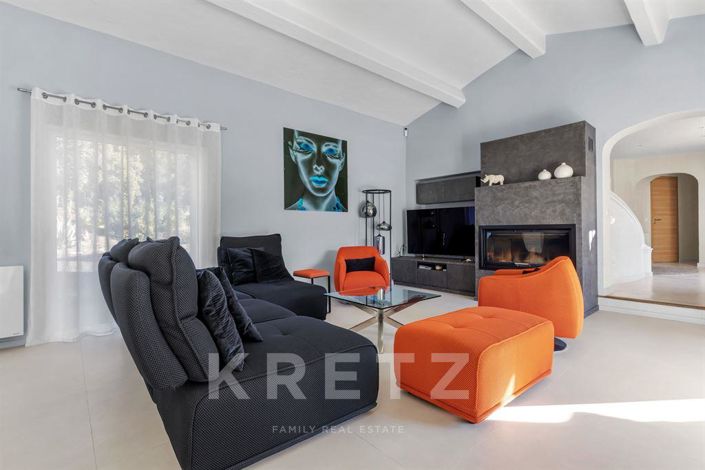 Image No.5-6 Bed House for sale