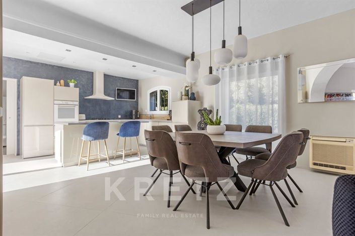 Image No.6-6 Bed House for sale