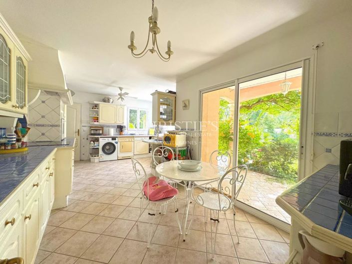 Image No.11-5 Bed House for sale