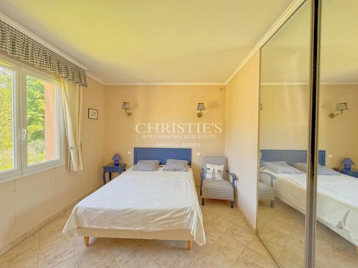 Image No.17-5 Bed House for sale