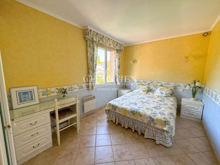 Image No.18-5 Bed House for sale