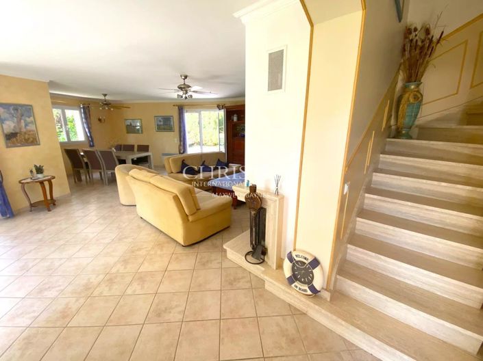 Image No.3-5 Bed House for sale