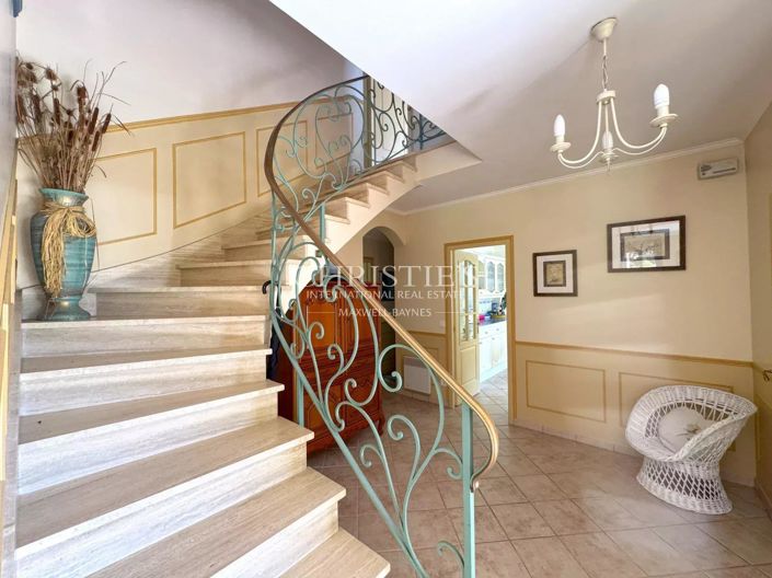 Image No.6-5 Bed House for sale