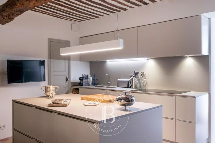 Image No.10-6 Bed House for sale