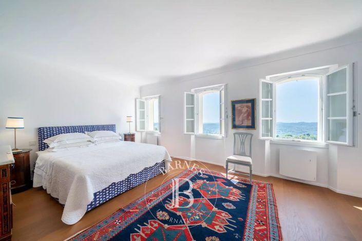 Image No.11-6 Bed House for sale