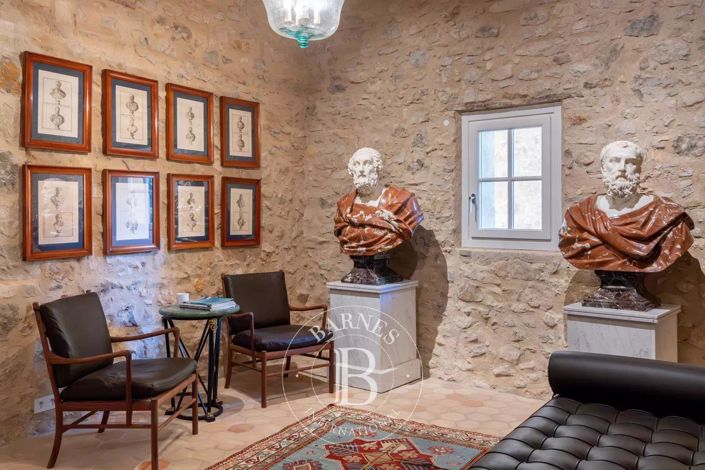 Image No.18-6 Bed House for sale